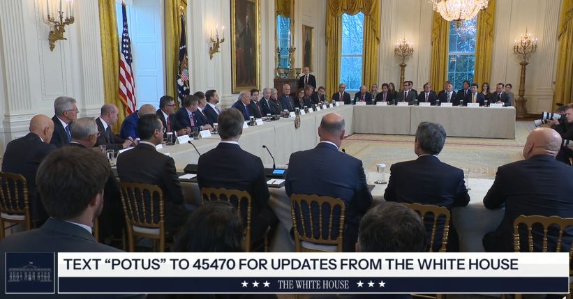 Trump: Companiile petroliere vor investi 100 de miliarde de dolari &icirc;n Venezuela, sub protecția SUA
 - poza 1