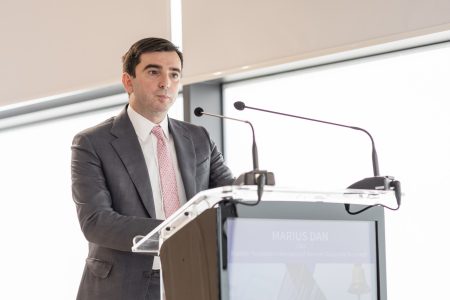 Marius Dan, Franklin Templeton, despre perspectivele unui nou mandat de administrator la Fondul Proprietatea: “Ne dorim stabilitate, continuitate şi vizibilitate; Dacă acţionarii îşi doresc un mandat de un an, atunci termenii comerciali sunt alţii decât pentru patru ani” - poza 1