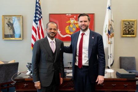 Iranul acceptă, în negocierile cu SUA, să nu stocheze uraniu îmbogăţit, anunţă ministrul de Externe al Omanului. El estimează că toate problemele referitoare la un acord pot fi soluţionate ”amiabil şi în mod exhaustiv” în termen de trei luni - poza 1