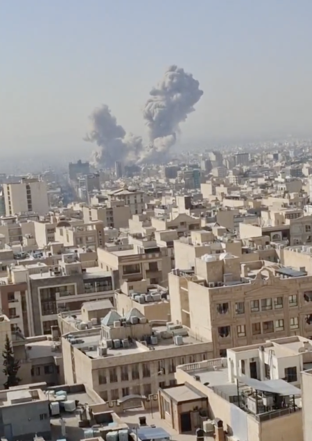 Un oficial american confirmă că forțele americane au atacat Iranul; anterior, Israelul a lansat atacuri asupra Teheranului - poza 1