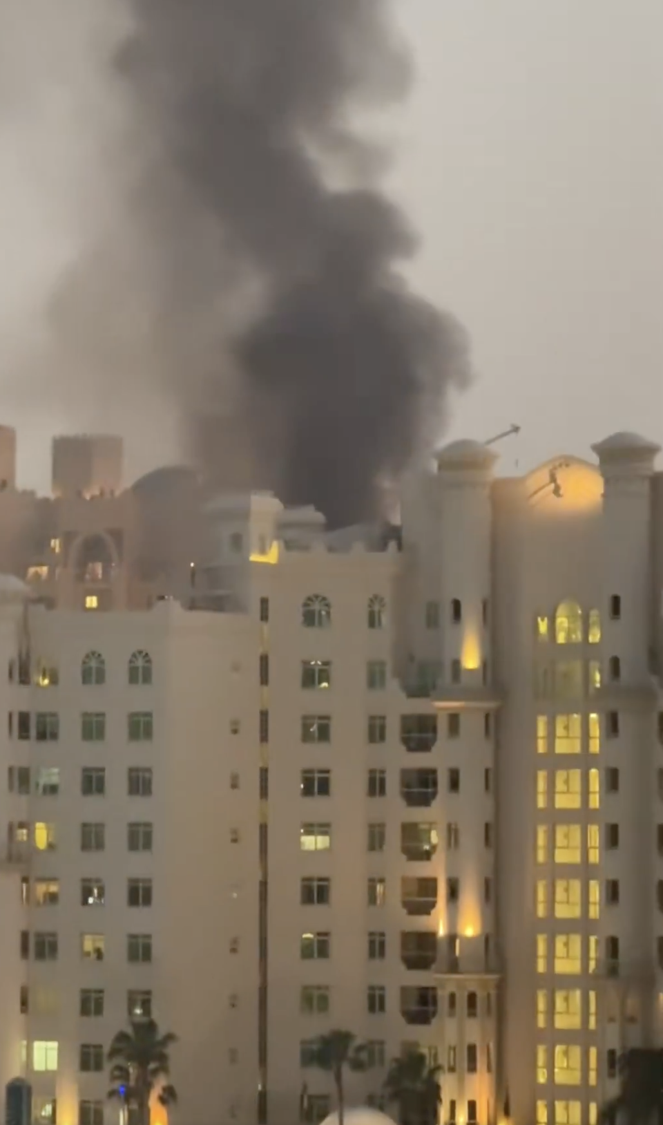 Rachete iraniene dobor&acirc;te deasupra Dubaiului; Se pare că una dintre rachete a fost dobor&acirc;tă deasupra hotelului de lux Atlantis The Royal, situat pe insula artificială Palm Jumeirah; Burj Khalifa evacuat
 - poza 1