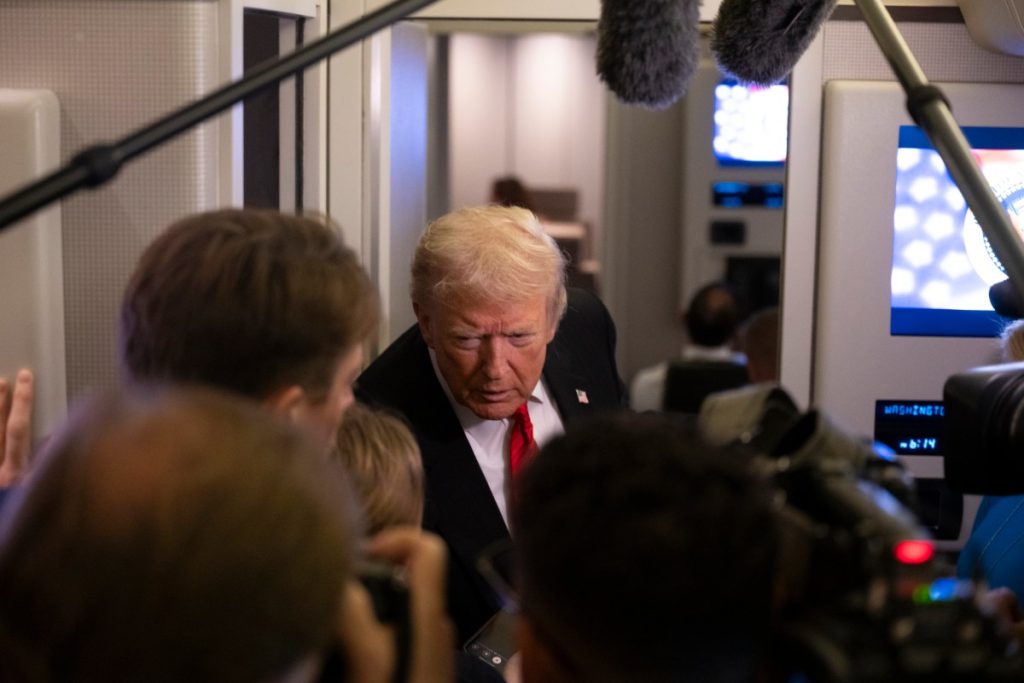 Trump avertizează că Ucraina trebuie să negocieze &ldquo;rapid&rdquo;, &icirc;naintea discuţiilor cu Rusia
 - poza 1