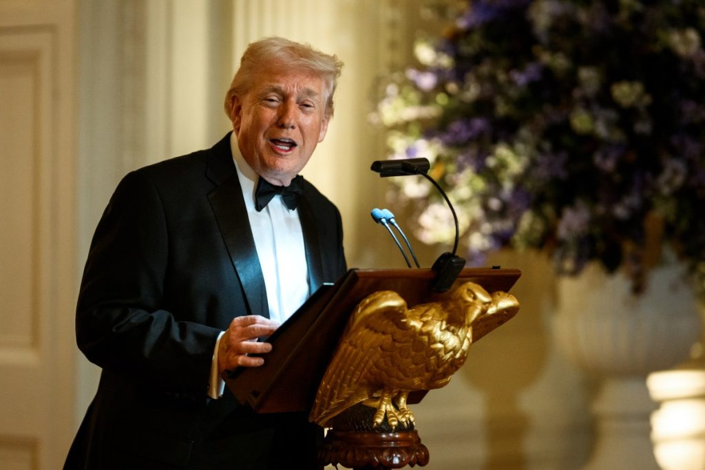 Președintele Trump avertizează Iranul să nu mineze Str&acirc;mtoarea Hormuz
 - poza 1