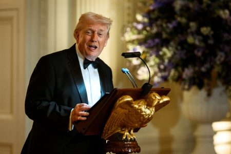 Președintele Trump avertizează Iranul să nu mineze Strâmtoarea Hormuz - poza 1