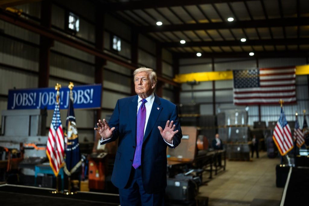 Trump vrea să &rdquo;preia paşnic controlul Cubei&rdquo;
 - poza 1