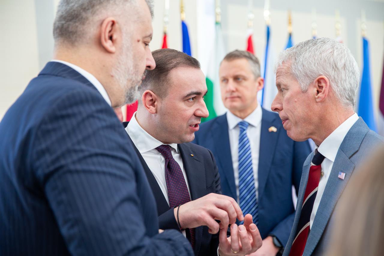 Bogdan Ivan: Companiile românești pot obține profituri de până la 250 milioane de euro anual dacă ducem la capăt Coridorul Vertical
- poza 3