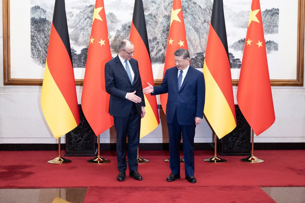 Xi s-a &icirc;nt&acirc;lnit cu Merz și a prezentat trei sugestii pentru dezvoltarea &icirc;n continuare a relațiilor dintre China și Germania
 - poza 1
