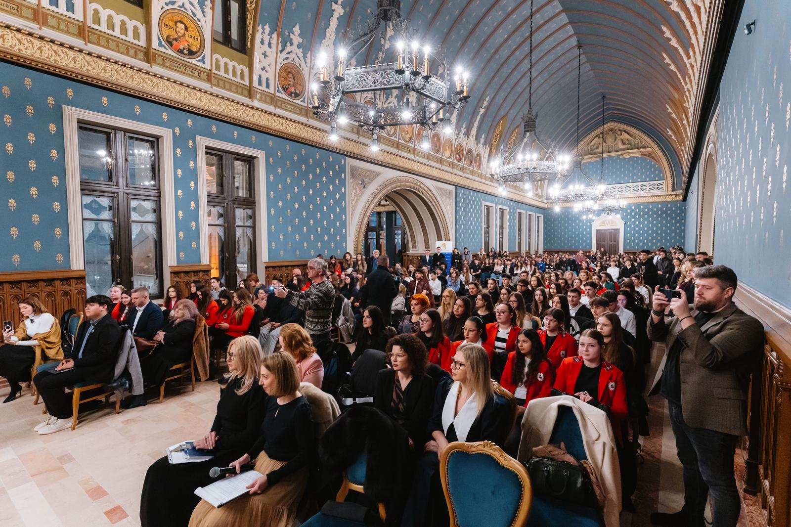 Fundația Tinmar &ndash; &bdquo;Educație pentru Viitor&rdquo;: 1.110 elevi din județul Iași primesc burse de merit &icirc;n valoare totală de 560.000 de euro
 - poza 4