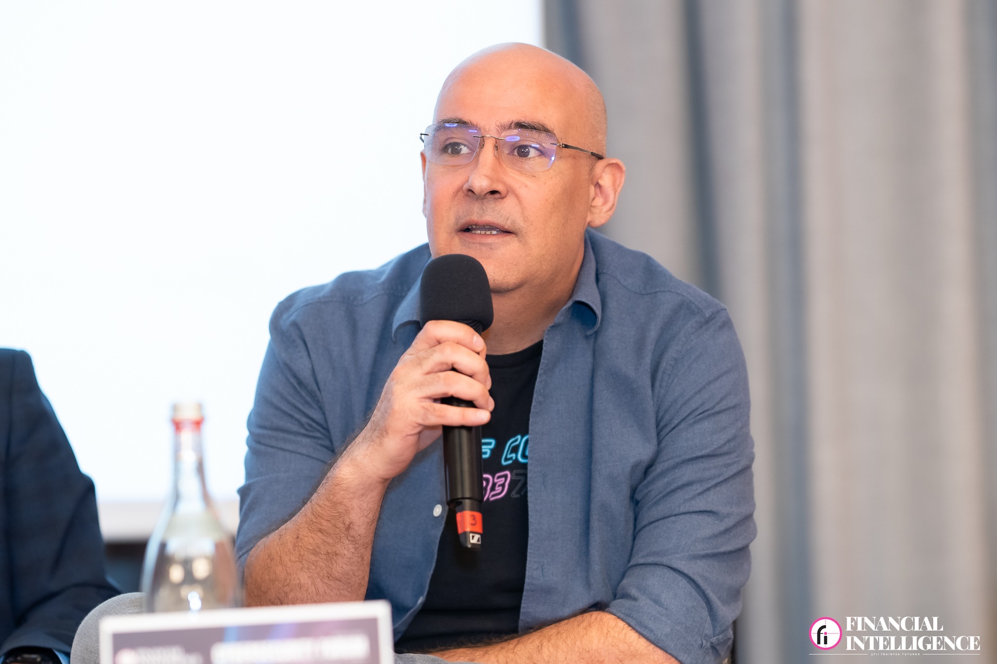 Alex Jay Balan, Super: Românii fac prea mult 