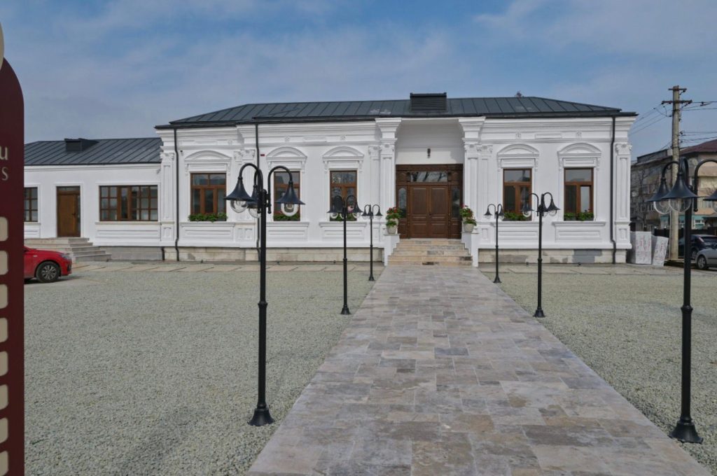 Dr. Ardeleanu se extinde: clinică nouă de stomatologie la Focșani
 - poza 1