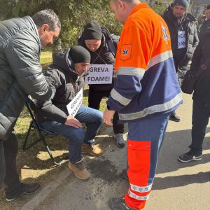 Mineri în greva foamei în fața Ministerului Energiei, de trei zile; Sindicatul Liber EMC Roșia: Peste 60 de oameni stau în frig și foame pentru dreptul lor la muncă și la o viață demnă - poza 1