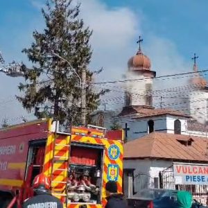 Prahova – Incendiu produs la biserica din comuna Puchenii Mari, sat Puchenii Moșneni, DN1 – video - poza 1