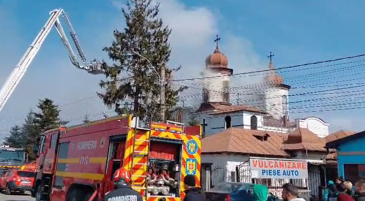 Prahova &ndash; Incendiu produs la biserica din comuna Puchenii Mari, sat Puchenii Moșneni, DN1 &ndash; video
 - poza 1