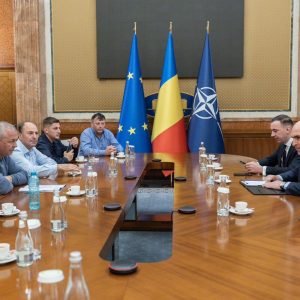 Premierul Ilie Bolojan, întâlnire cu delegaţia sindicatelor CE Oltenia; Presiunea decarbonizării și pierderile de 1 mld. lei forțează restructurarea - poza 1