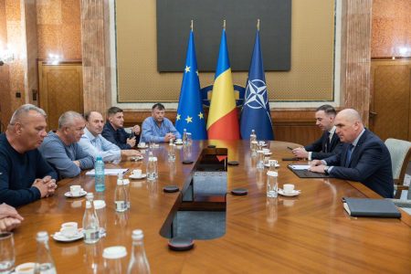Premierul Ilie Bolojan, întâlnire cu delegaţia sindicatelor CE Oltenia; Presiunea decarbonizării și pierderile de 1 mld. lei forțează restructurarea - poza 1