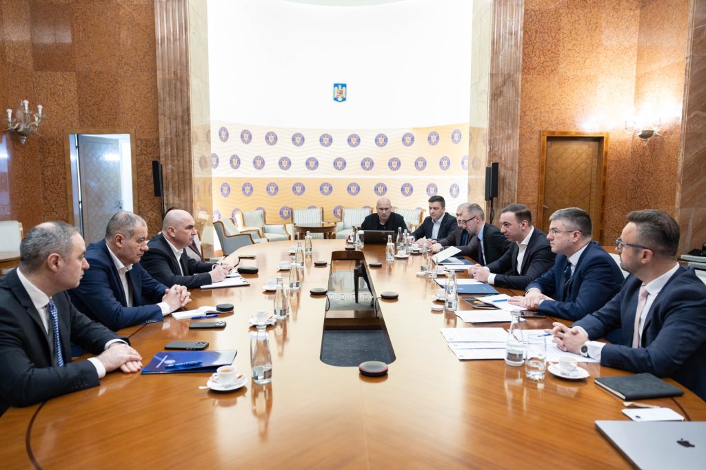 Guvernul declară situație de criză pe piața țițeiului și/sau a produselor petroliere și stabilește măsuri de protejare a economiei și a populației  &ndash; vezi măsurile
 - poza 1