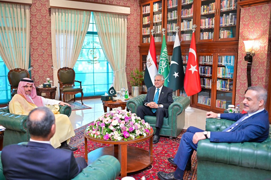 Miniștrii de externe ai Pakistanului, Arabiei Saudite, Turciei și Egiptului se &icirc;nt&acirc;lnesc la Islamabad
 - poza 1