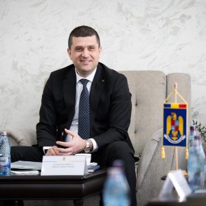 Parlament/ Raport favorabil în comisiile de apărare pentru programul SAFE; Miruţă: Am reuşit protejarea în haosul politic - poza 1