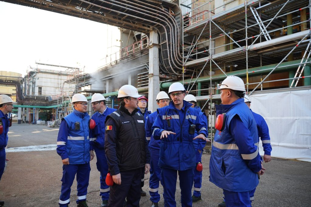 Erik Sagiyev, directorul general al Grupului Rompetrol, a vizitat rafinăria Petromidia, pentru a analiza progresul lucrărilor de revizie tehnologică aflate &icirc;n desfășurare
 - poza 1