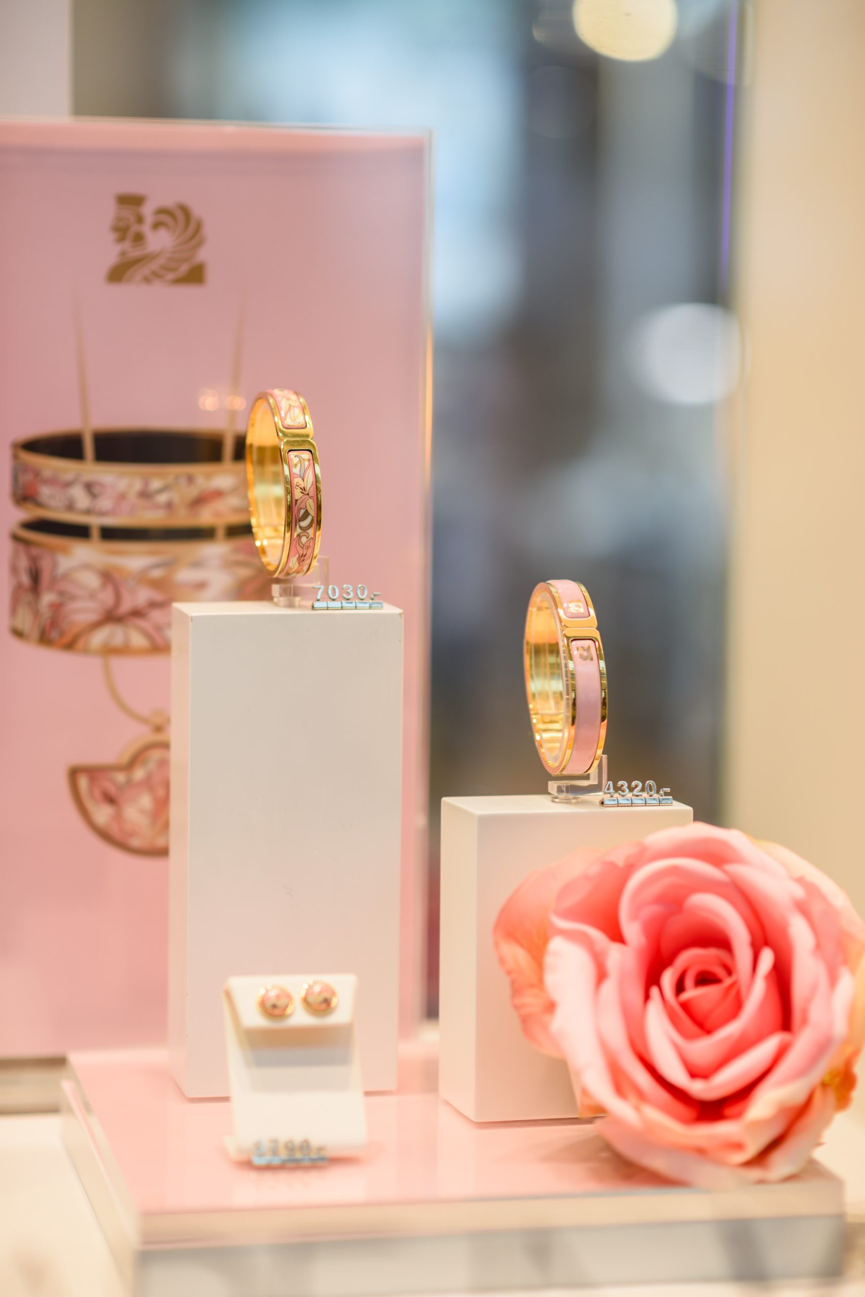 Dr. Friedrich Wille, prezent la București, la lansarea colecției FREYWILLE Hommage a Alphonse Mucha – “Mucha Paris Pastel”, cu ocazia aniversării a 75 de ani de la înființare
- poza 4