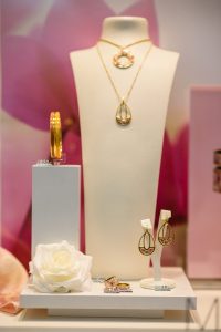 Dr. Friedrich Wille, prezent la București, la lansarea colecției FREYWILLE Hommage a Alphonse Mucha – “Mucha Paris Pastel”, cu ocazia aniversării a 75 de ani de la înființare
- poza 5