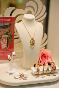 Dr. Friedrich Wille, prezent la București, la lansarea colecției FREYWILLE Hommage a Alphonse Mucha – “Mucha Paris Pastel”, cu ocazia aniversării a 75 de ani de la înființare
- poza 6