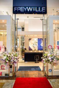 Dr. Friedrich Wille, prezent la București, la lansarea colecției FREYWILLE Hommage a Alphonse Mucha – “Mucha Paris Pastel”, cu ocazia aniversării a 75 de ani de la înființare
- poza 7