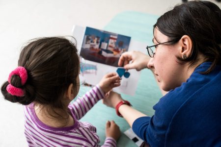 Asociația &Icirc;nvingem Autismul lansează campania &bdquo;Poartă-mă &icirc;n Aprilie&rdquo; și Bursa Andreea Mottram
 - poza 1