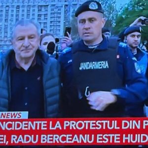 Radu Berceanu, alungat de la manifestaţia pro-Bolojan din Piaţa Victoriei - poza 1