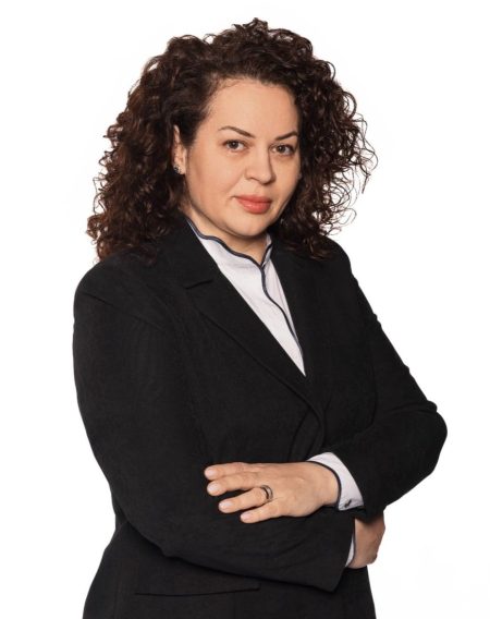 AI nu concediază încă. Doar nu mai angajează (opinie Elena Căprar) - poza 1