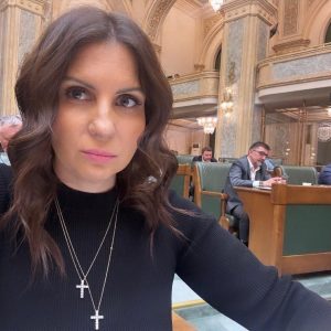 Horga, PNL: Guvernul NU VINDE nicio companie, vorbim doar de o propunere de a lista pachete minoritare din acțiunile unor companii, așa cum este prevăzut în programul de guvernare, votat și de PSD în Parlament - poza 1