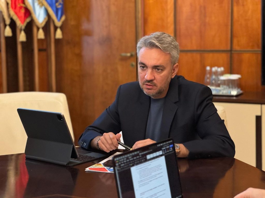 ANRE schimbă filosofia racordării și licențierii: Garanția pentru racordare crește de la 5% la 20% din valoarea tarifului de racordare și se instituie o garanție nouă pentru participarea la licitațiile de alocare de capacitate. &Icirc;n plus, Autorizațiile de &Icirc;nființare nu vor mai putea fi obținute și prelungite dec&acirc;t cu garanții financiare
 - poza 1