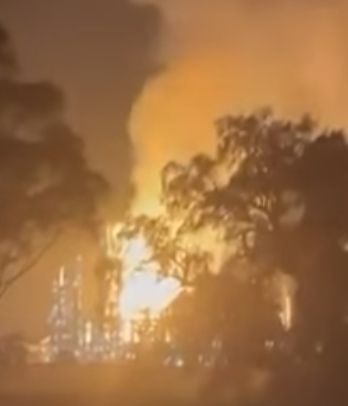 Incendiu violent la una dintre cele două rafinării din Australia - poza 1