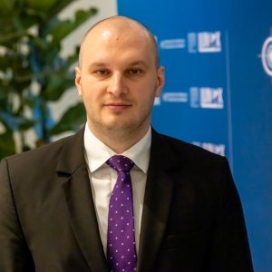 Interviu Răzvan Pîrcălăbescu: Organizația Patronală “Industria de Apărare” este deschisă colaborării pentru a transforma programul SAFE dintr-o simplă achiziție externă într-un motor de dezvoltare națională; ROMARM trebuie să ocupe un loc central în acest proces - poza 1
