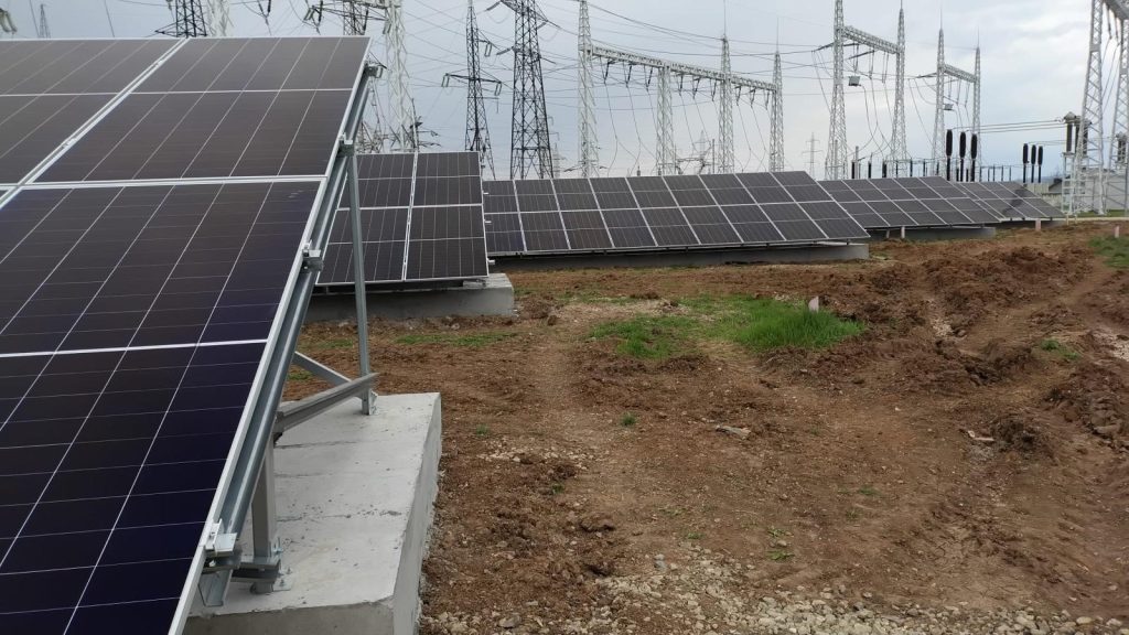 Transelectrica accelerează tranziția verde, cu finanțare din PNRR: panouri fotovoltaice deja montate &icirc;n șase stații electrice; echipamente electrice pentru mentenanța RET și centru de date modern pentru securitatea cibernetică a rețelei
 - poza 1