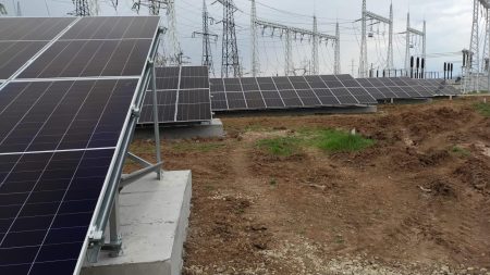 Transelectrica accelerează tranziția verde, cu finanțare din PNRR: panouri fotovoltaice deja montate în șase stații electrice; echipamente electrice pentru mentenanța RET și centru de date modern pentru securitatea cibernetică a rețelei - poza 1