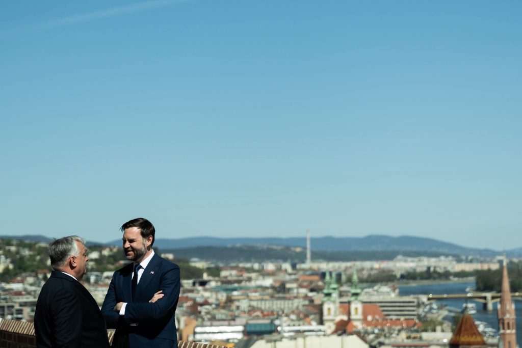 JD Vance acuză Bruxelles-ul de amestec străin &icirc;n alegeri, &icirc;n ajunul alegerilor cruciale din Ungaria
 - poza 1