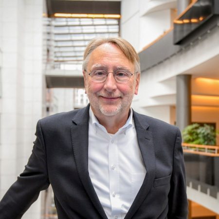 Veteranul comerțului european Bernd Lange spune că acordul UE, SUA nu este un acord bun, dar Parlamentul a obținut garanții pentru industria europeană - poza 1