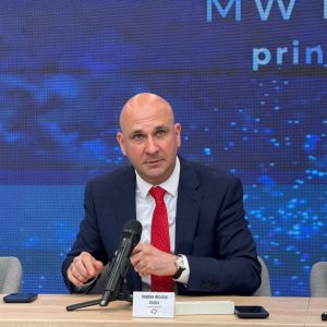Bogdan Badea se retrage din selecția pentru funcția de nou CEO Hidroelectrica; Badea: Nu putem accepta să fim tăvăliți, hărțuiți de un decident politic, care mută atenția de la problemele reale ale României, tocmai către cele mai performante companii (VIDEO) - poza 1