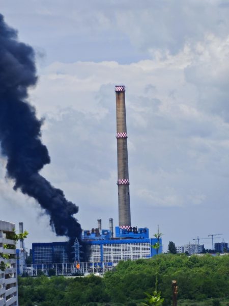 Incendiu la CET Vest/ Nu sunt victime; pompierii intervin pentru răcirea transformatorului care a luat foc – video - poza 1