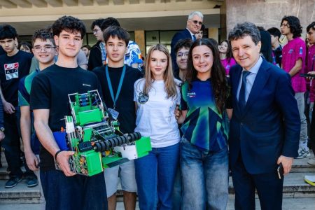 Nicuşor Dan – mesaj pentru elevii participanţi la campionatul de robotică din SUA: România e mândră de voi - poza 1