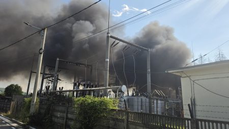 Incendiu la un punct de transformare electrică, orașul Pucioasa, județul Dâmbovița - poza 1