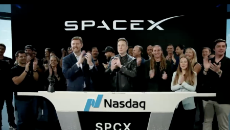 Acțiunile SpaceX se tranzacționau în creștere cu 23%, la 166 de dolari, la jumătatea ședinței - poza 1