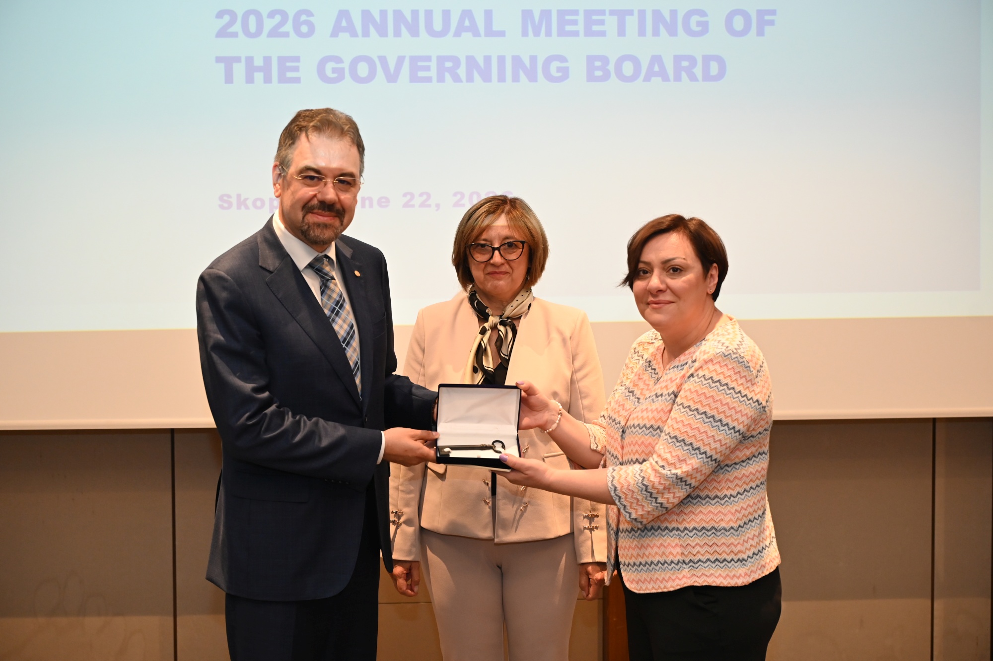 Rom&acirc;nia preia președinția anuală rotativă a Consiliului de administrație al Center of Excellence in Finance, reprezentată de domnul Mugur Isărescu, Guvernatorul Băncii Naționale a Rom&acirc;niei
 - poza 2