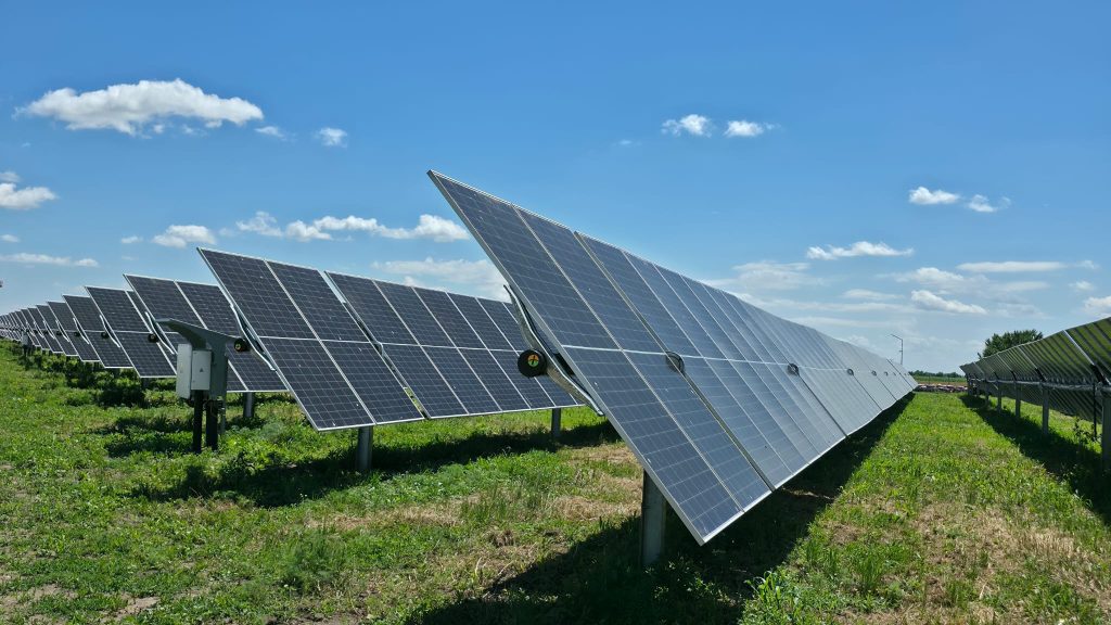 Ministerul Mediului a pus în consultare publică proiectul Ghidului de finanțare a bateriilor pentru sisteme fotovoltaice