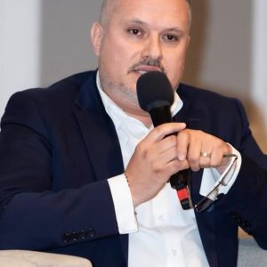 Radu Mărginean, Primăria Snagov: „România nu face transformare digitală, ci digitalizează birocrația. Am cumpărat calculatoare și softuri și am spus că ne-am transformat digital” – video - poza 1