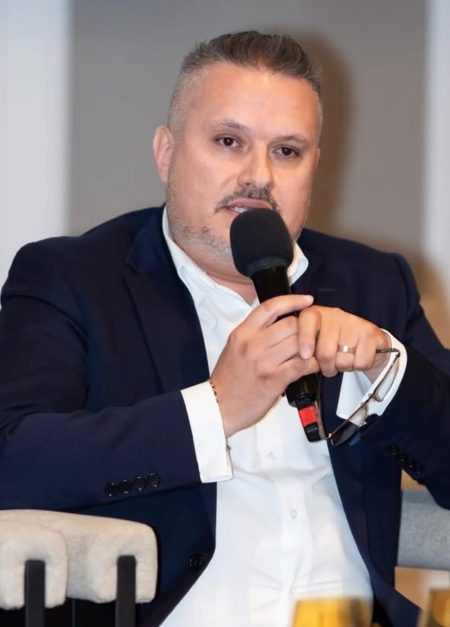 Radu Mărginean, Primăria Snagov: „România nu face transformare digitală, ci digitalizează birocrația. Am cumpărat calculatoare și softuri și am spus că ne-am transformat digital” – video - poza 1