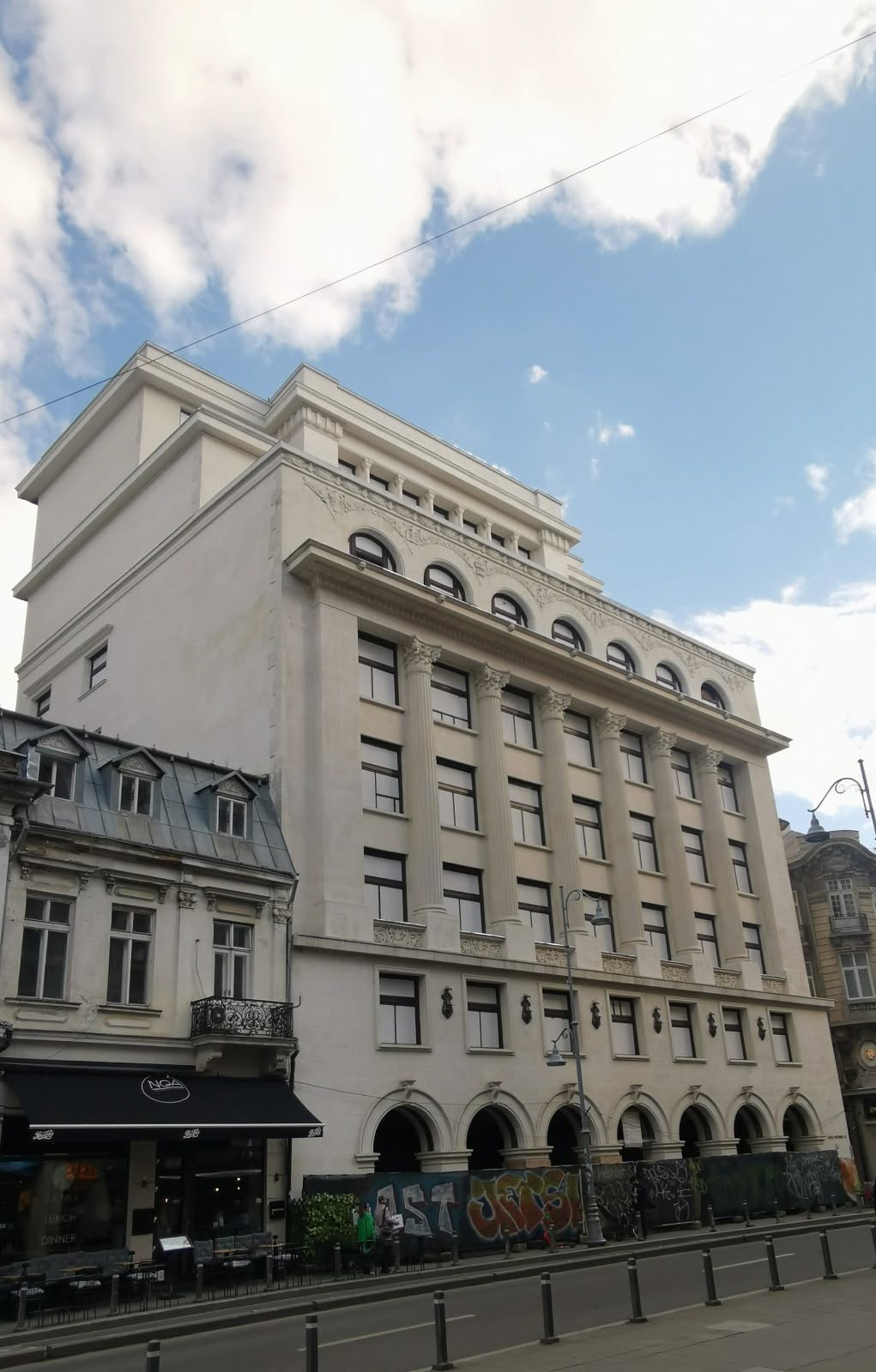 Blocul Rosenthal de pe Calea Victoriei intră &icirc;n consolidare: Bucureștiul va primi aproape 110 milioane de lei de la stat pentru restaurarea clădirii istorice
 - poza 1