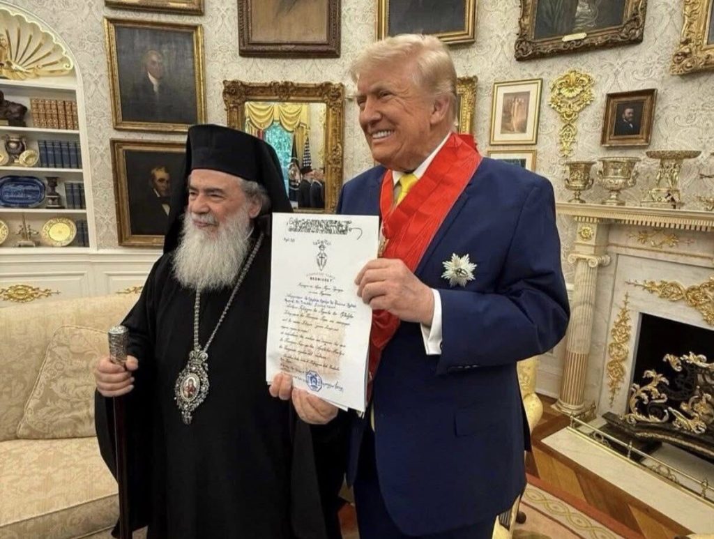 Patriarhul Teofil al III-lea s-a &icirc;nt&acirc;lnit cu Donald Trump la Washington. Discuții despre protejarea creștinilor din Țara Sf&acirc;ntă și promovarea păcii
 - poza 1