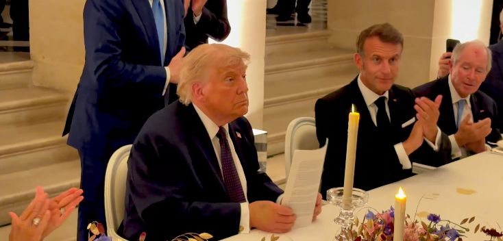 Trump și președintele Iranului, Pezeshkian, au semnat, digital, un memorandum menit să pună capăt războiului
 - poza 1